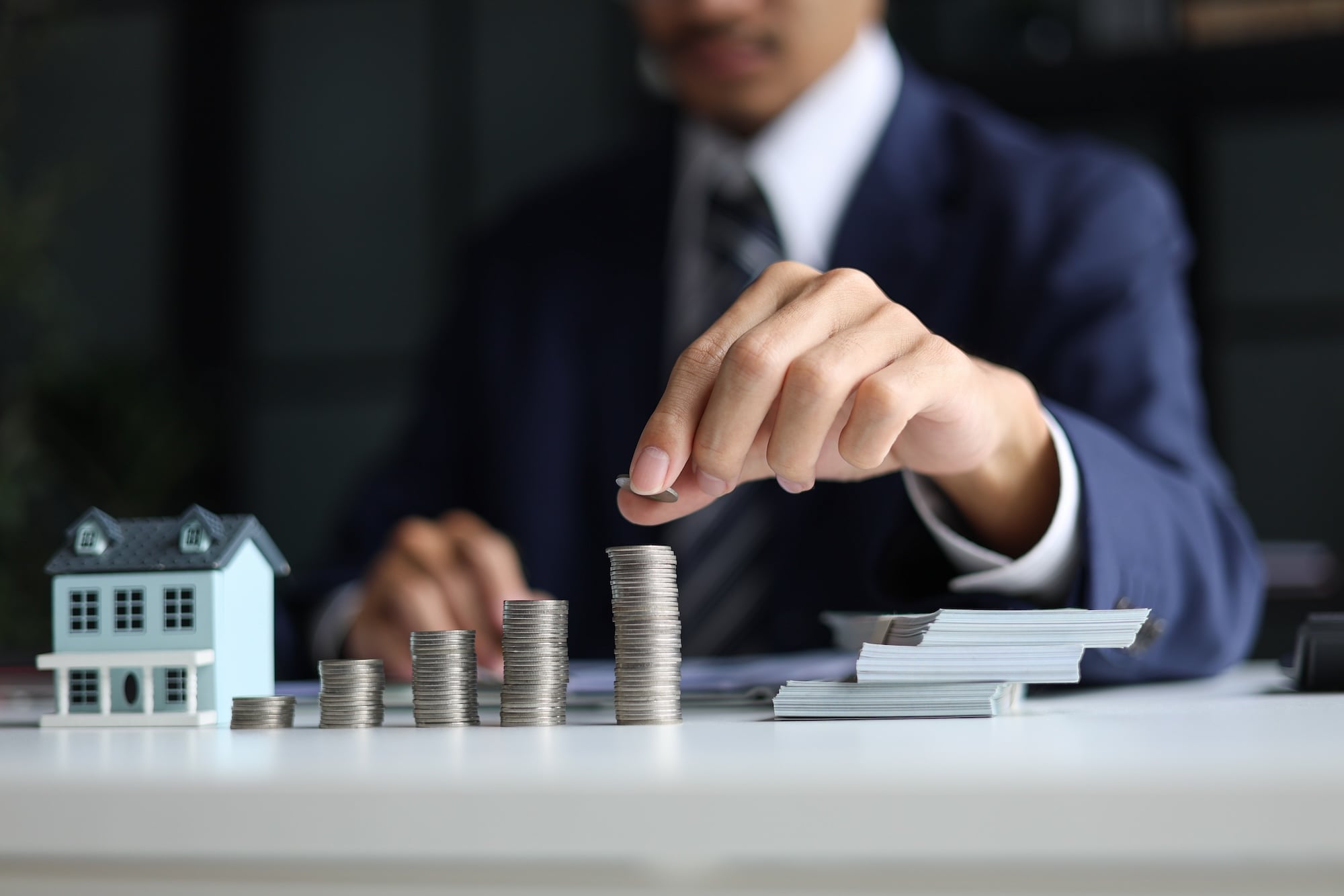 Detroit Real Estate Funds vs Rental Property Guide