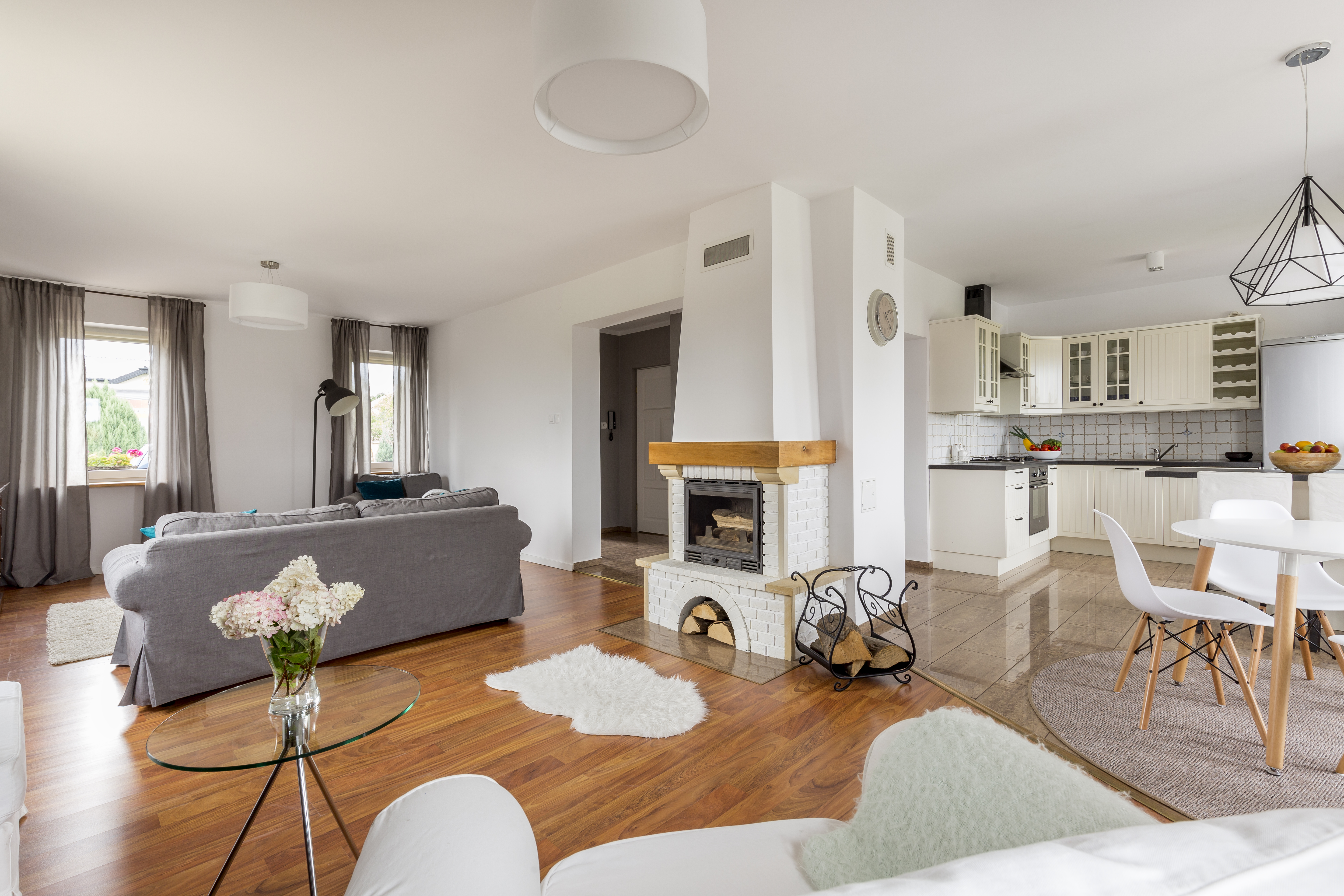 An inviting open-plan living room showcases a contemporary aesthetic.